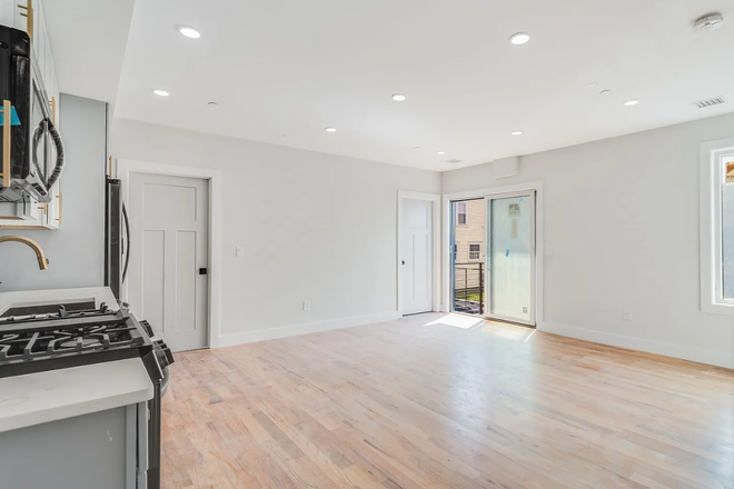 Call NOW for showings! 617-236-8600 - CONDOR ST - LUXE NEWER 2BR *AVAIL NOW* W/ 1.5 BATH, GRG PRKNG INC, W/D IN UNIT, A/C, DW, BALCONY