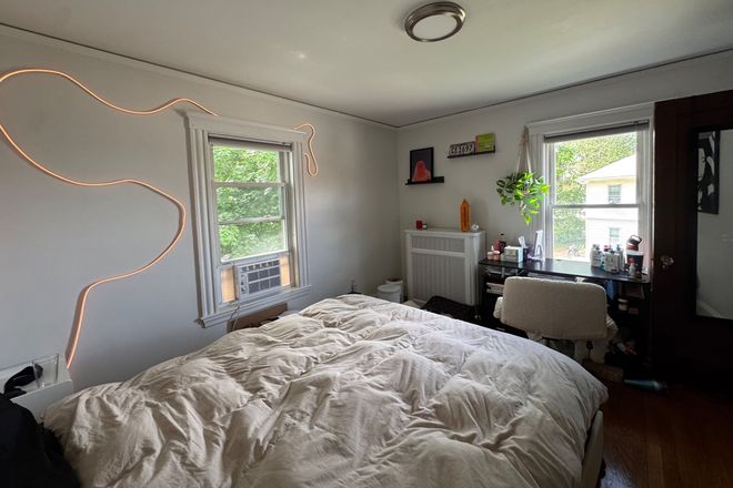 Bedroom - Single Family House - No Broker’s Fee - 6 Bed/2 Full Baths!  Adjacent to Campus