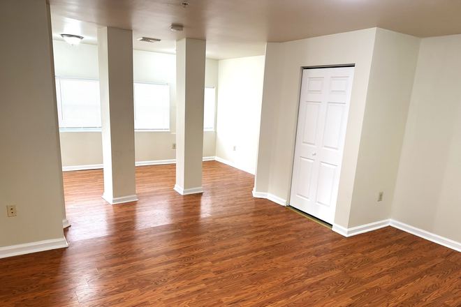 Dining Area to Living Room - 2 BR Apt. Share -  Private BR & Shared Use of a Nice 2 BR Apt.  (2 Blocks to Campus)