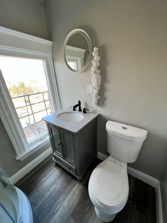 bathroom - PET FRIENDLY 2 BEDROOM WITH OFF STREET PARKING Triplex