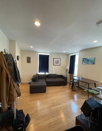 Living room - **NO BROKERS FEE!!* 2 Bed/1Bath in Jeffries Point available 8/1/26!!