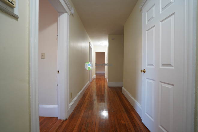 22 - AVAIL NOW-Huge 4 bed 2 bath, Easy B/C/D lines. H/HW inc, NO FEE! Apartments