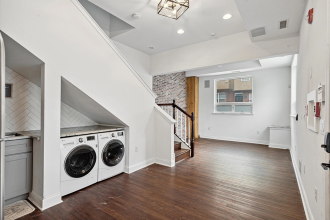 First Floor Laundry - Large Modern 2-Floor 1 Bed 1.5 Bath
