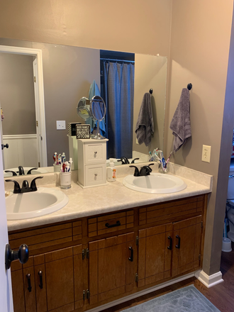 bathroom - Cozy, clean, close to campus Apartments