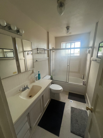 Bathroom - Elk House close to campus (Cheap Rent)