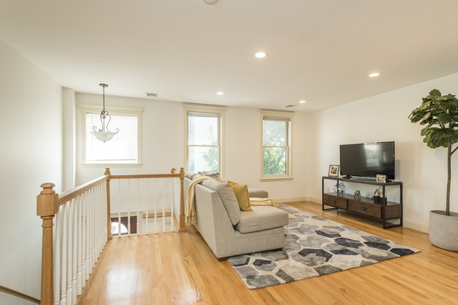 Call NOW for showings! 617-236-8550 - EUTAW ST - 3 FLR 3BR TOWNHOUSE W/ 2.5 BATH, EIK, DW, LNDRY IN UNIT, YARD & PATIO FOR *1/1/2026*