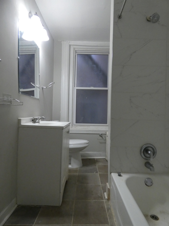 Bathroom - Spacious studio in Spruce Hill! Apartments