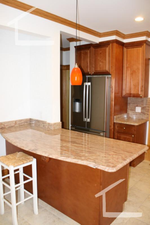kitchen - Huge 4 bed unit in a duplex right next to the Green Line! Condo