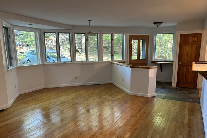 living room pond side - Live on Puffers Pond!!  1 bedroom available in 4 bedroom shared house September 1st 26- August 31 27