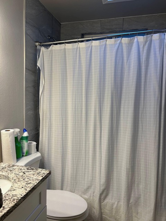 Private full bathroom - Furnished or unfurnished room for rent! House