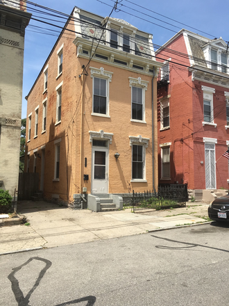 Exterior - Nicely finished 4 bed , 2 bath 3 story house just South of campus. Only 8-9 minute walk to campus.