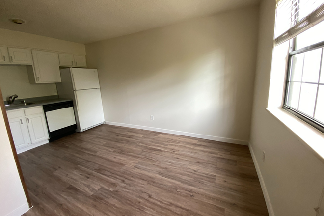 3 - AUGUST PRE-LEASING: 2879 Shadow Creek Dr #B205 Condo