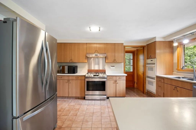 Kitchen - 139 Gray St House