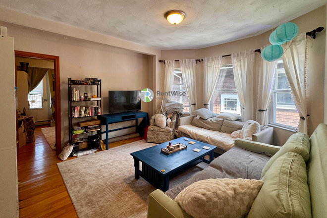 1 - JUNE 2027 | 6 Bed, 2 Bath Duplex | Somerville | Water Included | No Broker Fees!