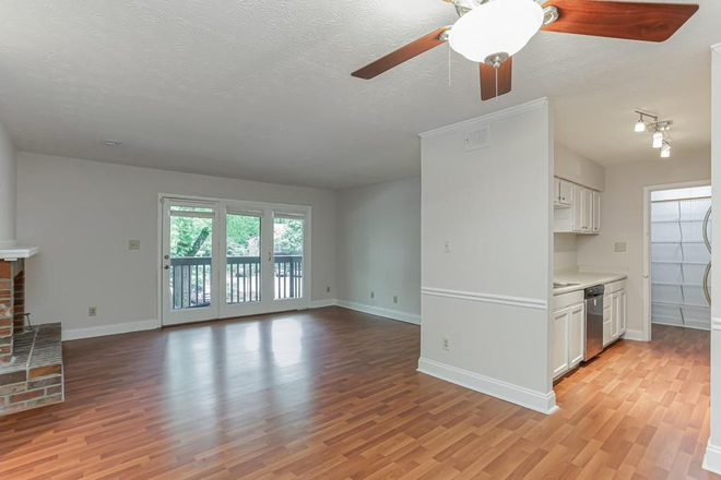 Living room - 3 Bd  2 bath condo in Decatur - Newly Renovated - gated community w/pool and tennis courts
