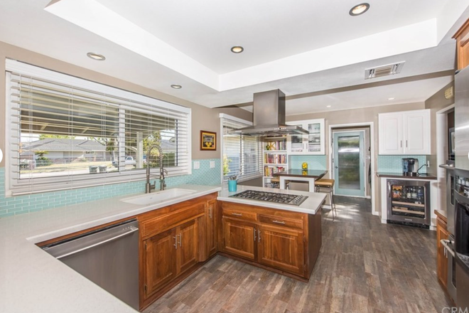 kitchen - Beautiful Upgraded 4 BR House in Safe Neighborhood Within Walking Distance to Campus