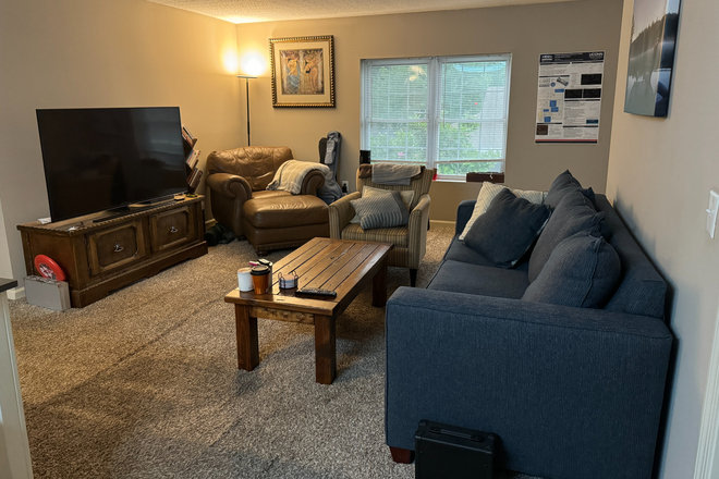 Living room - 1BR for rent - The Manchester Apartments