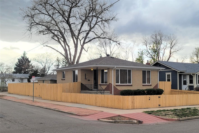 Gorgeos Corner Lot - Charming 4-Bedroom Home Just One Block from Regis University – Ideal for Living or Investment