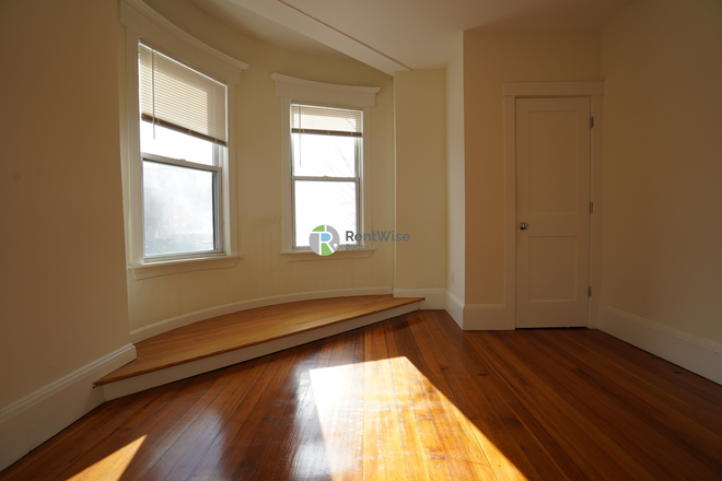 1 - $3150 | 2 Bed in Brookline Village | 06/01 | HHW Included | Pet Friendly