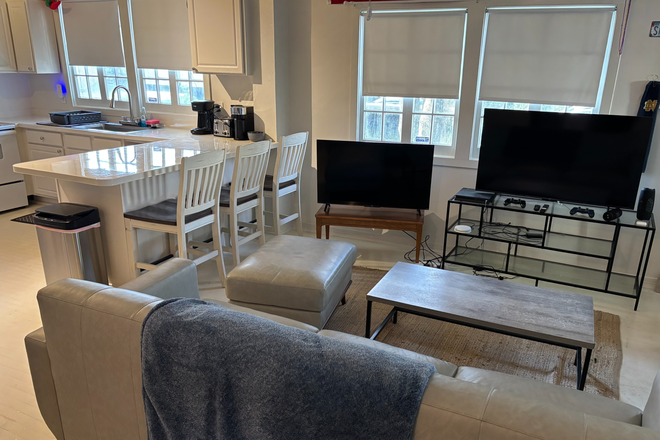 Wide shot of living room - 7634 Burthe St - Uptown/East Carrollton Near Tulane