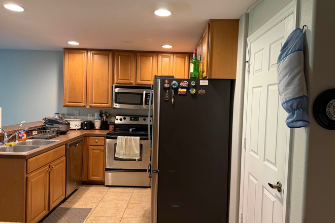 Kitchen cont. - Hawthorne Glen Apartments