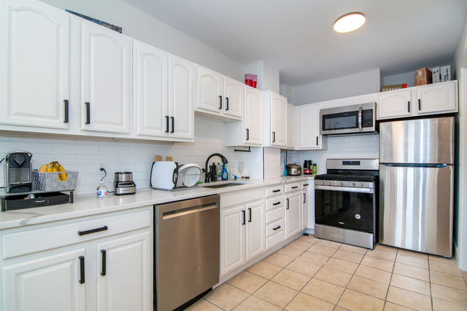 Kitchen - September 2025! Park Dr. 3 bed with heat included, awesome location! Apartments