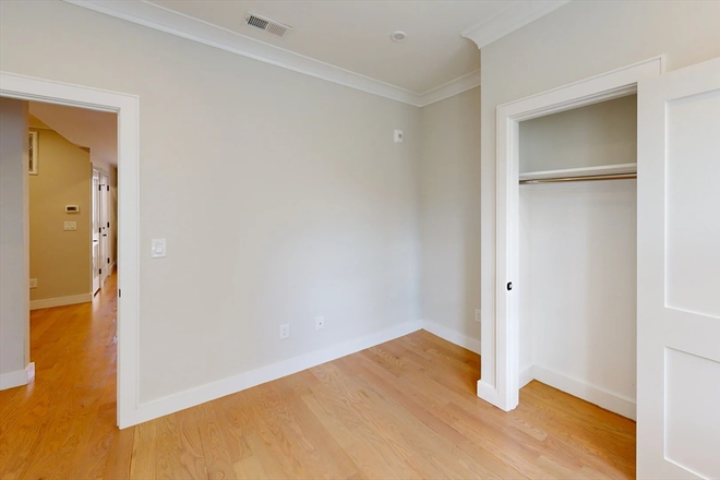 . - STUNNING 3 BED WITH IN-UNIT LAUNDRY! AVAIL 9/1/2026!! Apartments