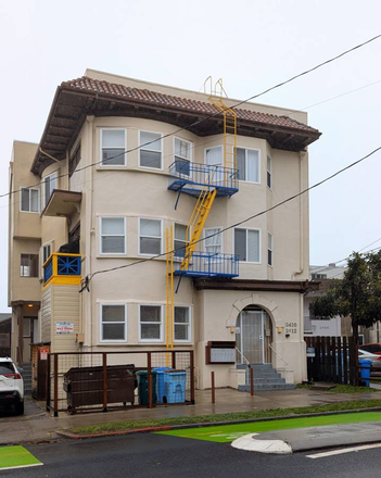 Main Building - Spacious 2-Bedroom Apartment Near UC Berkeley – Prime Location!