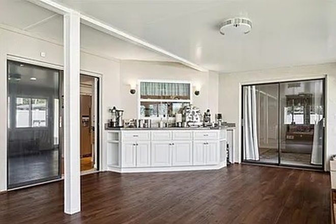 Bar area - Room in a spacious 3 bed / 2 bath home located right next to USF