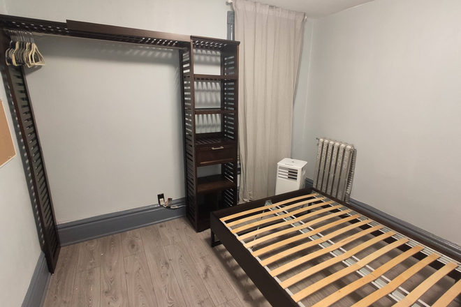 Bedroom 1 - 5 Minutes to UofT, 2 Bedroom, Laundry in suite, 1 Washroom, 1 kitchen