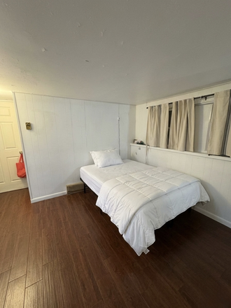 current - ( May-July 31) Summer Sublease Beautiful Studio Apt in Private House - walk/bike to Campus