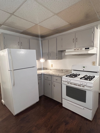 Kitchen view - 2 Bedroom Unit with Big Yard Near Emory Duplex