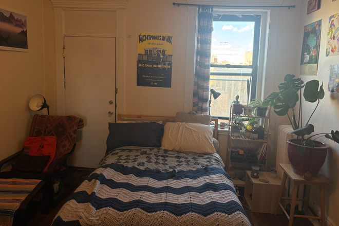 Bedroom - $1,530 Sublet in Symphony - walking distance to Northeastern