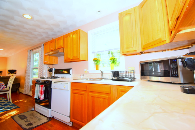 Kitchen - 12 John Brown Laneway - Bonnet Shores and North End - Narragansett House