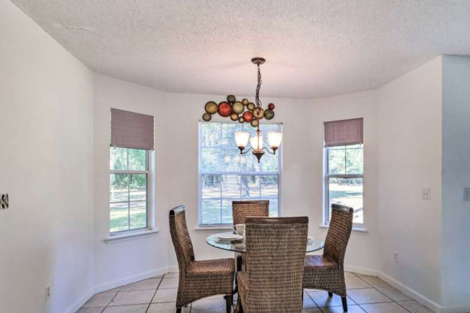dinning room - 3 bedroom/2 bathroom home for rent with 5 acres of land!