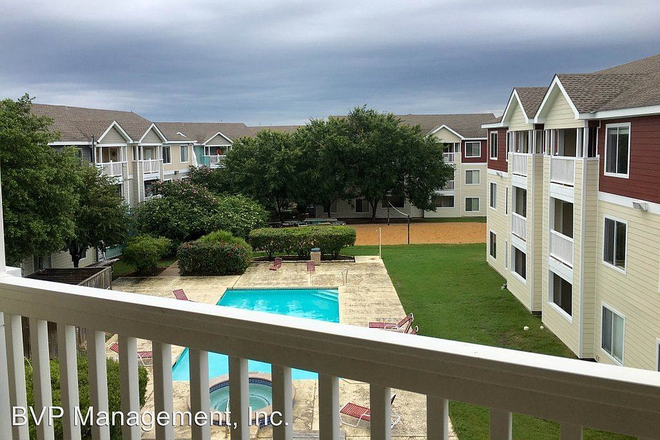 Outside - Male roommate needed  for furnished 4/4 university place condo