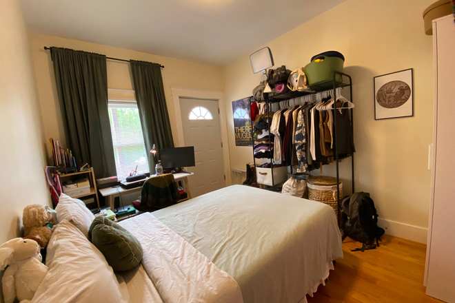 Bedroom - Cozy apartment 15 min walk from MIT