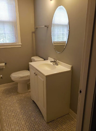 Bathroom - 1 BED -Beautiful HOUSE in Riverdale Park MD - Right on walking trail