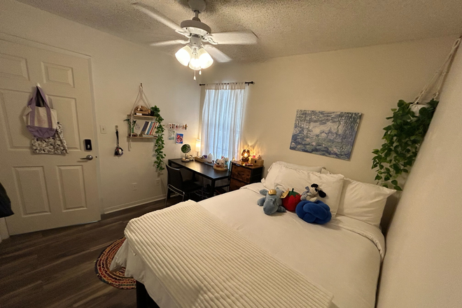 ROOM - UNIVERSITY VILLAGE Apartments