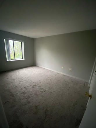 Bedroom - SUMMER + LONG-TERM LEASE AVAILABLE — Harbor Point on the Bay Apartments