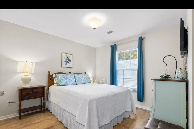 Bedroom - Newly Renovated James Island Townhouse Bedroom for Rent in 2B/2BR