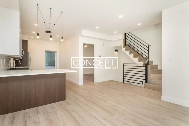 1472 Tremont #2 - [ Grad students only] High-end 4 beds /3 baths on Tremont st w/ gym and common rooftop Rental