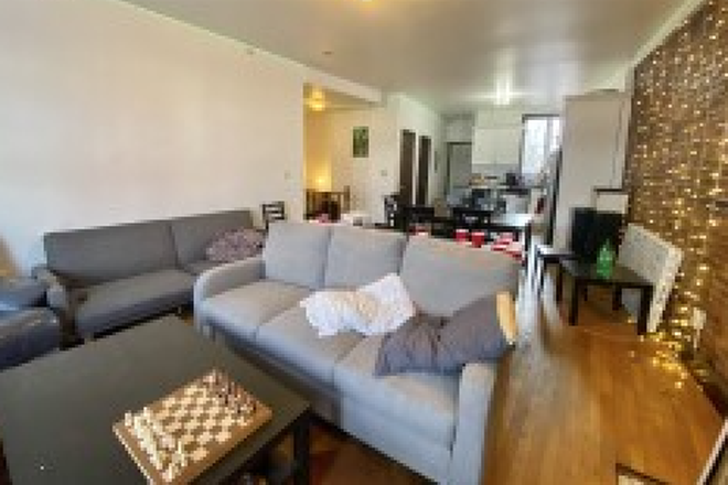 living - SPACIOUS, UPDATED 5 BED/2 BATH, AVAIL 9/1/26!! Apartments