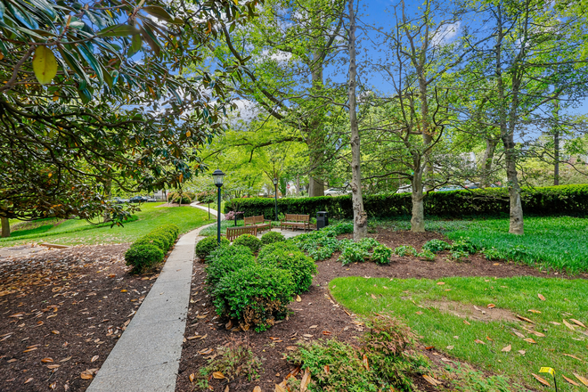 Outdoor Common Area - Roommate-Friendly 2-Bed Near Campus: Save Huge on Rent Condo