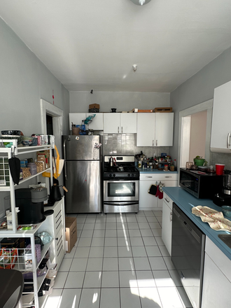 kitchen - Heated Spacious Sunny 2 bedroom Condo near Reservoir and Comm ave "T"