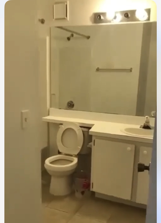 Spacious bathroom - University Terrace West Apartments