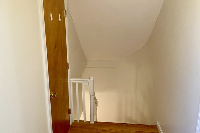 hallway - East Cambridge 4 Bedroom