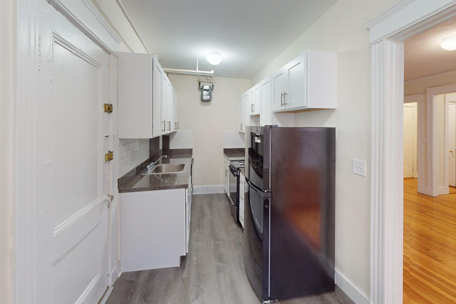 Visit [web address removed] - Large studio with renovated kitchen and dishwasher, in Brighton Apartments