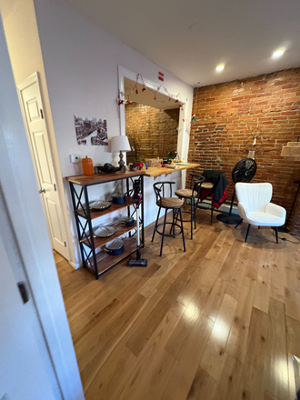 Call NOW for showings! 617-236-8600 - NORTHAMPTON ST - CHARMING BROWNSTONE 2BR/1BA AVAIL *9/1/2026* W/ FREE LNDRY IN BLDNG, H&HW INC! Apartments