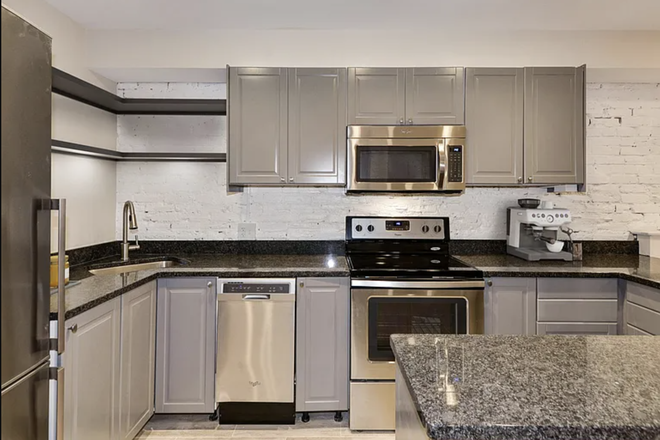Kitchen - Sunny 2BR/1BA Apt - W/D, Parking, Walk to Campus!